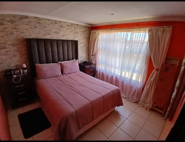 2 BEDROOM HOUSE FOR SALE IN SEBOKENG ZONE 11
